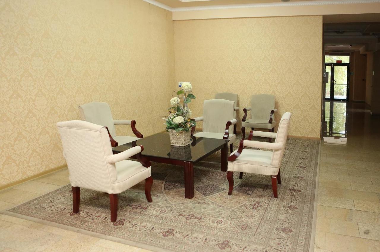 Экипаж Hotel อัลมาตี ภายนอก รูปภาพ