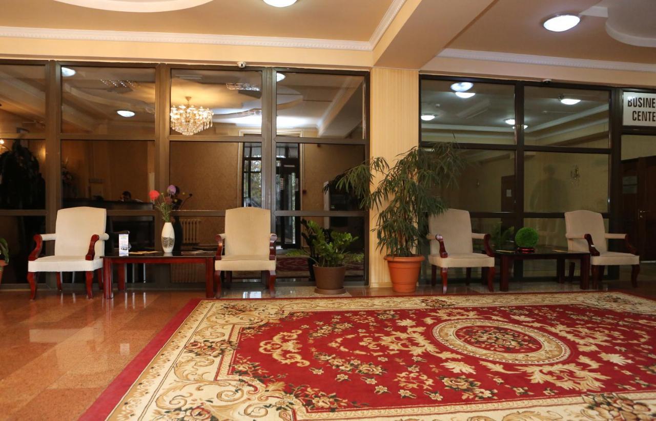 Экипаж Hotel อัลมาตี ภายนอก รูปภาพ