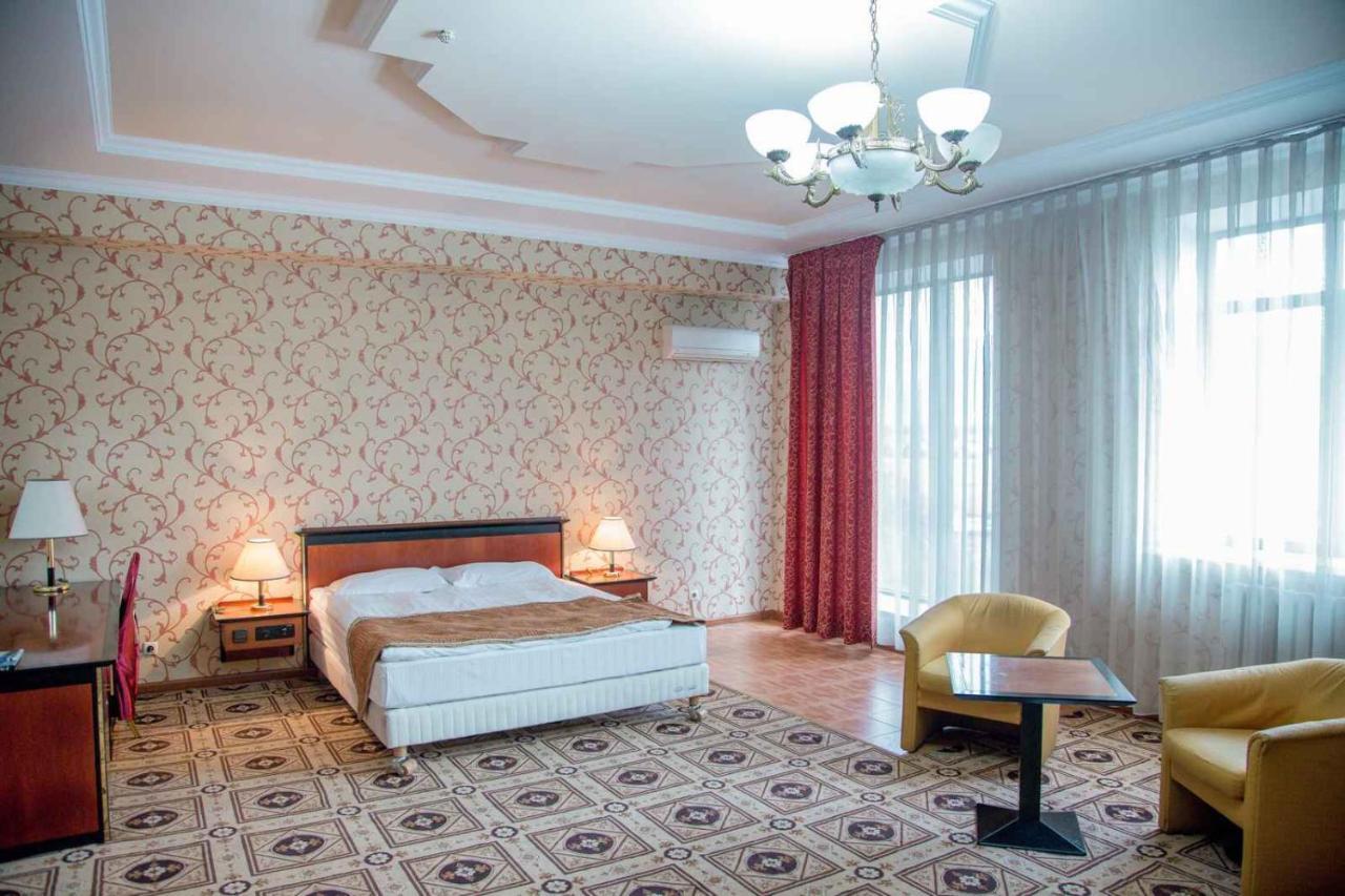 Экипаж Hotel อัลมาตี ภายนอก รูปภาพ